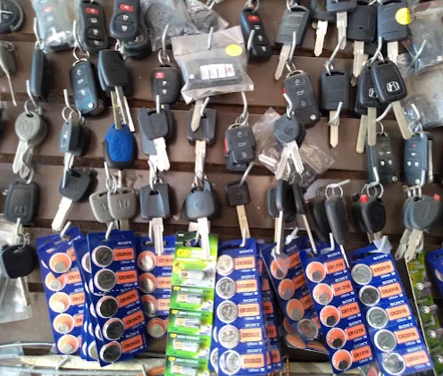 Llaves y controles disponibles en Cerrajerías Gordillo